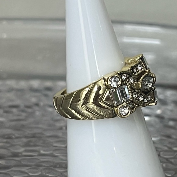 Heidi Daus 🆕 “Fine Line” Clear Size 9 Crystals Ring - Picture 5 of 7